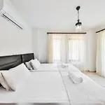 Location Zero To Meis In Villa *